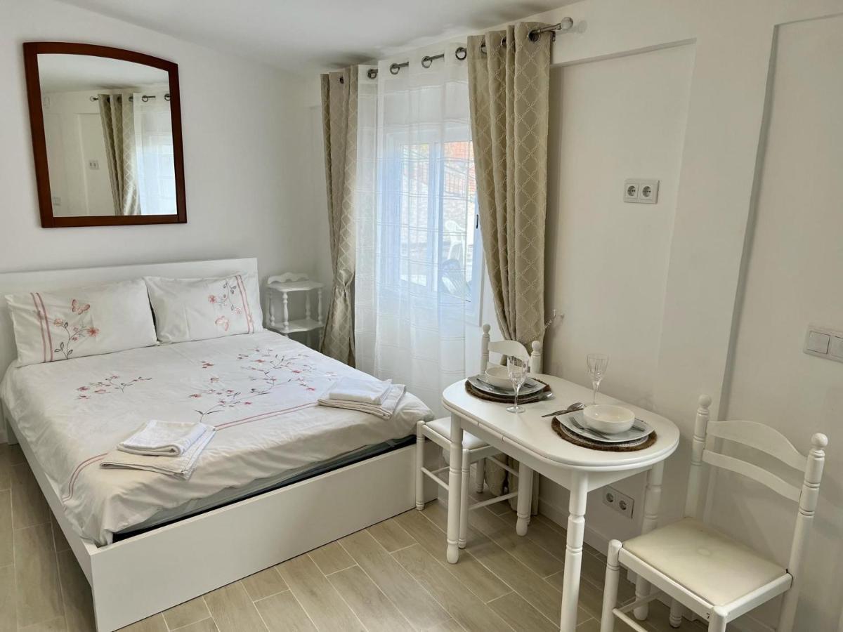 Modern Minimalist Studio With Essential Comfort Funchal  Kültér fotó
