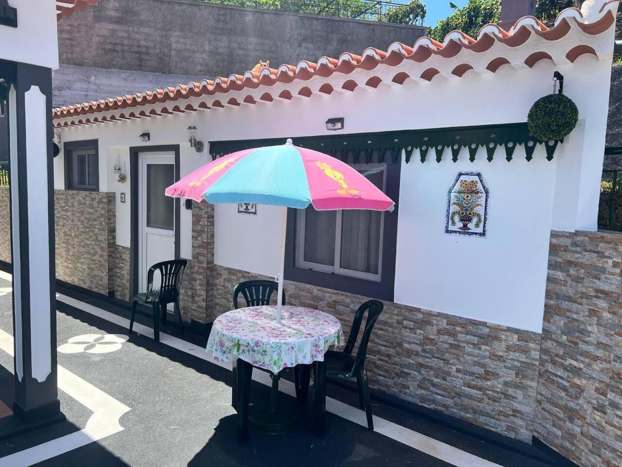 Modern Minimalist Studio With Essential Comfort Funchal  Kültér fotó
