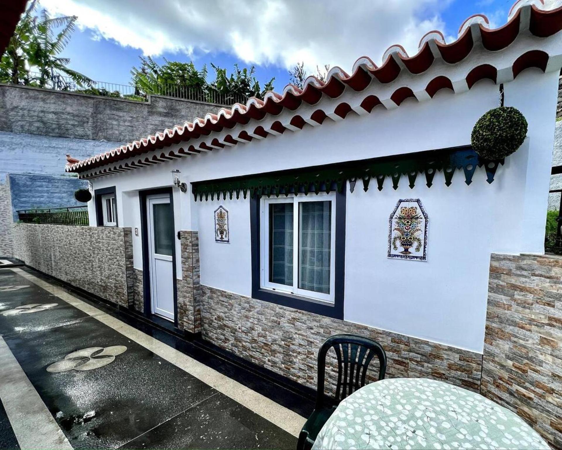 Modern Minimalist Studio With Essential Comfort Funchal  Kültér fotó