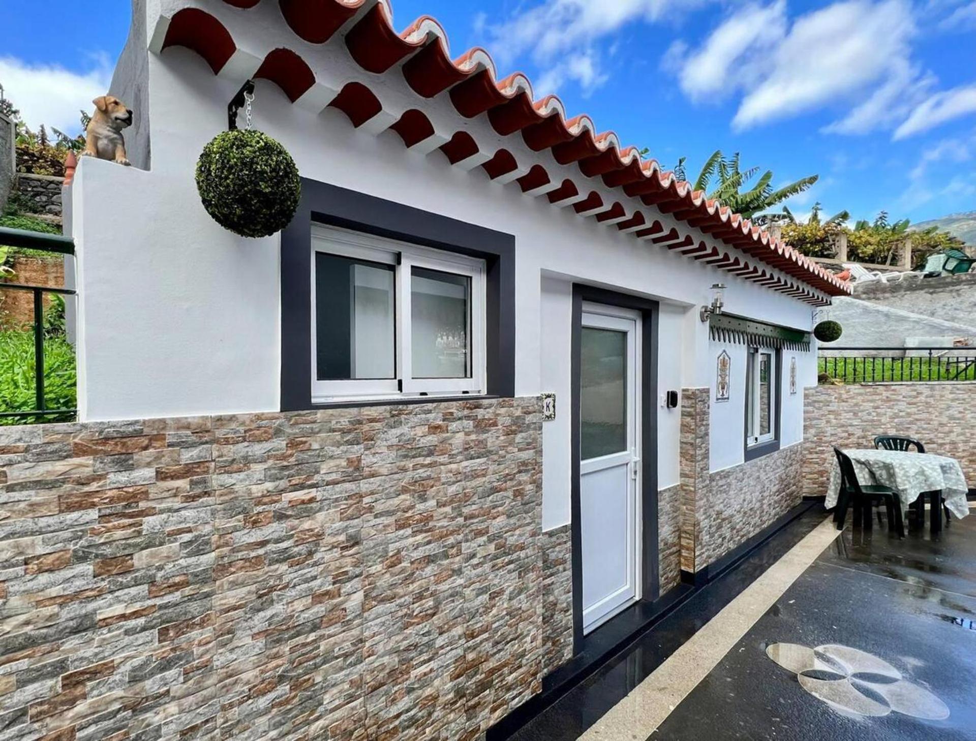 Modern Minimalist Studio With Essential Comfort Funchal  Kültér fotó
